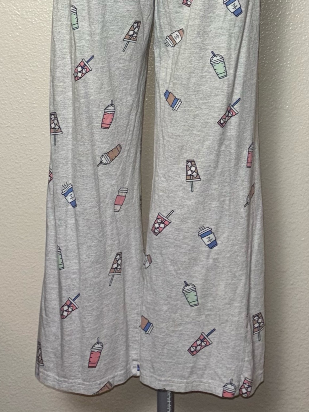 Life Is Good Pajama Set White Daisy Tank, Light Gray Lounge Pants women's medium - Picture 9 of 16